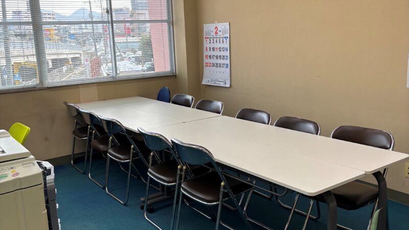 事務局の会議机を寄贈していただきました